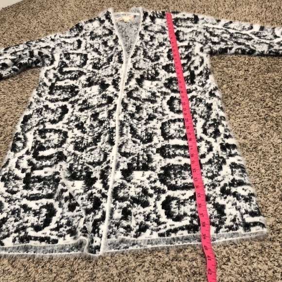 Band of Gypsies Cardigan Sweater Duster Size Medium White Black Reptile Eyelash - Picture 9 of 10
